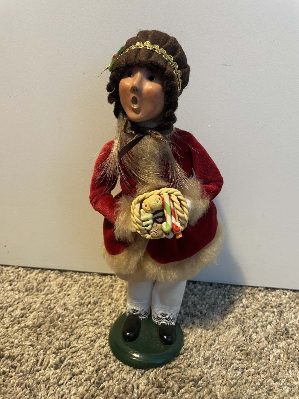 Vtg Byers' Choice Ltd. The Carolers 1997 Girl with Cookies Christmas Figurine